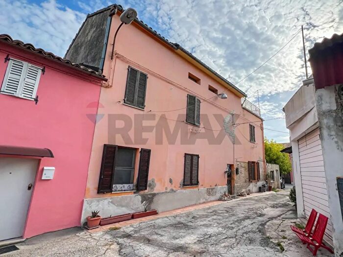 Casa con 5 locali in vendita in Via Piave, Santa Maria Nuova