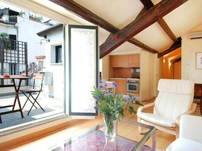 Appartamento bilocale in affitto in Via Disciplini, Carrobbio, Milano