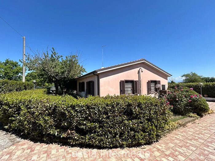 Casa trilocale in vendita in Via Passerella, Nepi