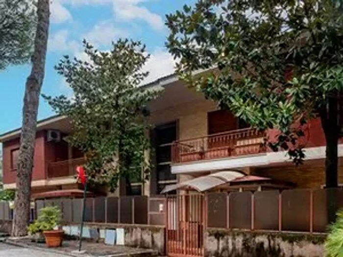 Casa con 7 locali in vendita in Via La Moletta, Roma