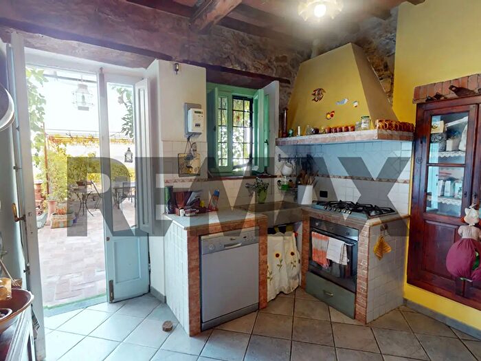 Casa con 6 locali in vendita in Via del Sasso, Massarosa