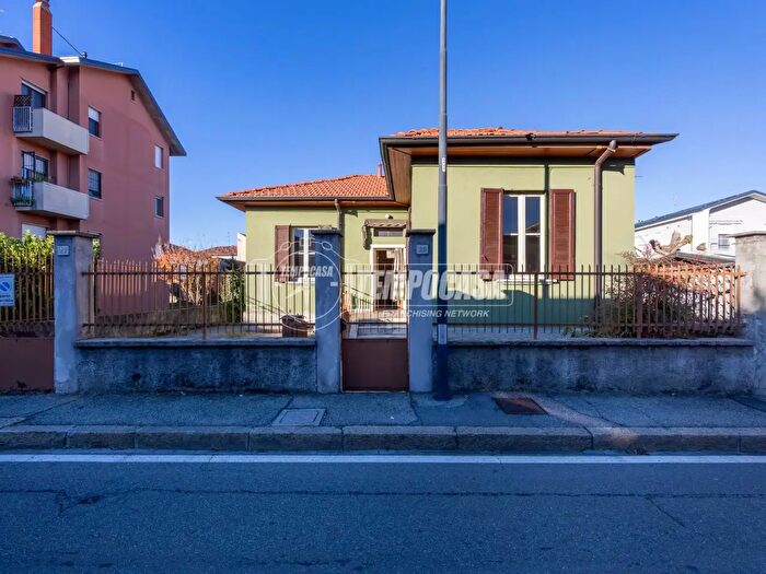Casa trilocale in vendita in Via Redipuglia, Melzo