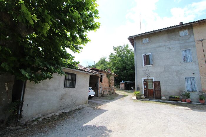 Casa con 8 locali in vendita in Via SantApollinare, Valsamoggia