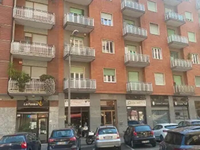 Appartamento trilocale in affitto in Via Barletta, Torino