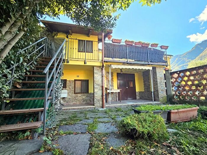 Casa bilocale in vendita in Vicolo Piazza, Pinasca