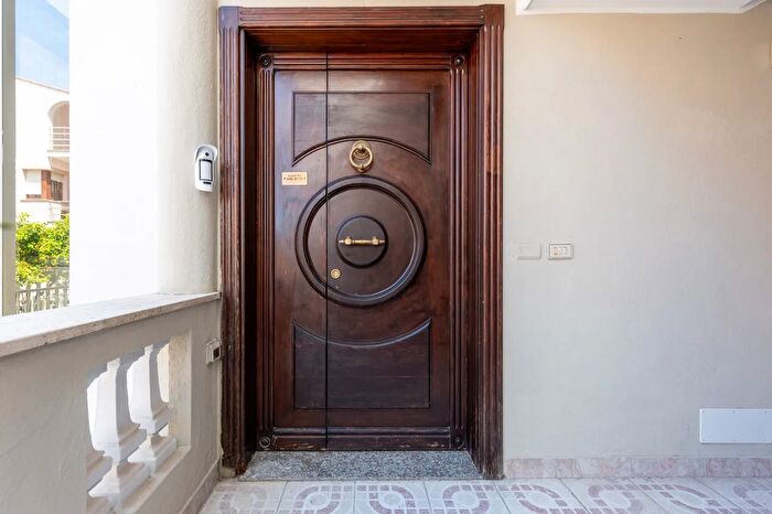 Casa con 6 locali in vendita in Via Budapest, Quartu SantElena