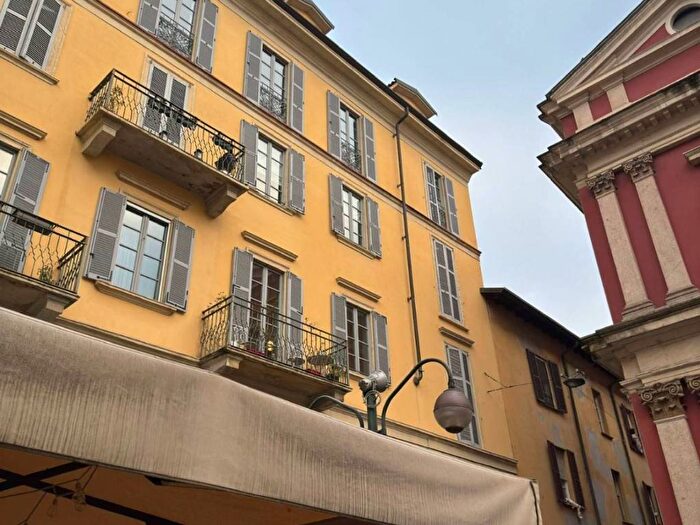 Appartamento trilocale in affitto in Via Festa del Perdono, Missori, Milano