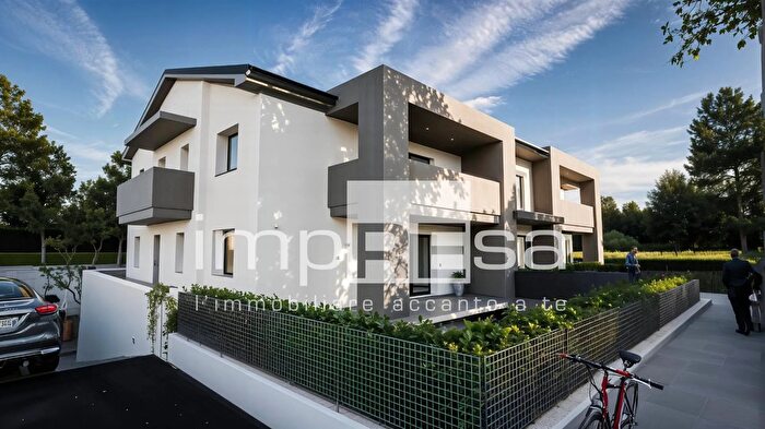 Appartamento con 5 locali in vendita in Via Zapparelli, Santa Lucia Di Piave