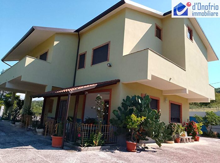 Casa con 8 locali in vendita in Contrada Santa Cecilia, Baranello