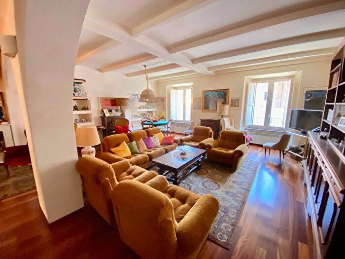 Appartamento con 8 locali in vendita in Piazza del Comune, Fabriano