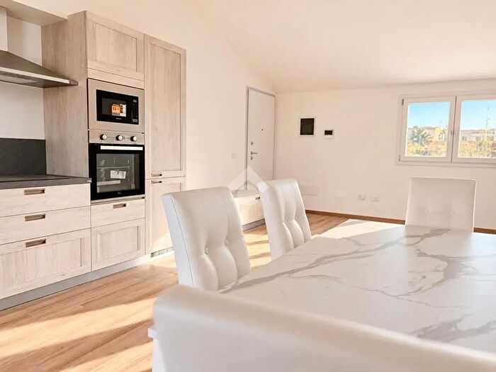 Appartamento trilocale in vendita in Via degli Astri, Cagliari