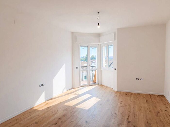 Appartamento trilocale in affitto in Via Amatore Sciesa, Ronchi, Gallarate