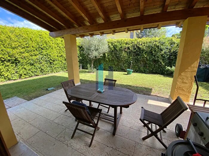 Casa quadrilocale in vendita in Via San Rocco, Soiano Del Lago