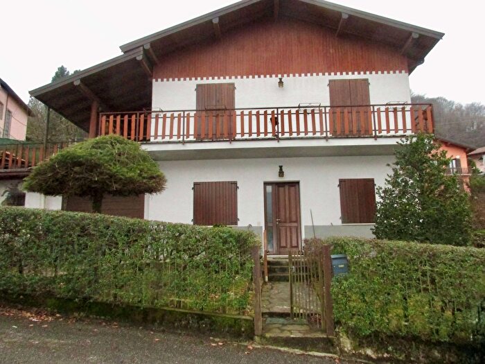 Casa con 6 locali in vendita in Laxolo, Val Brembilla