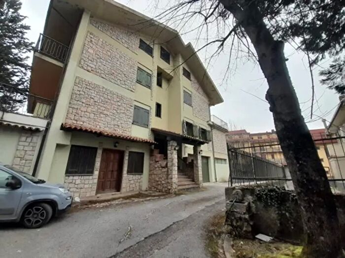 Appartamento trilocale in vendita in Via Roma, Alfedena