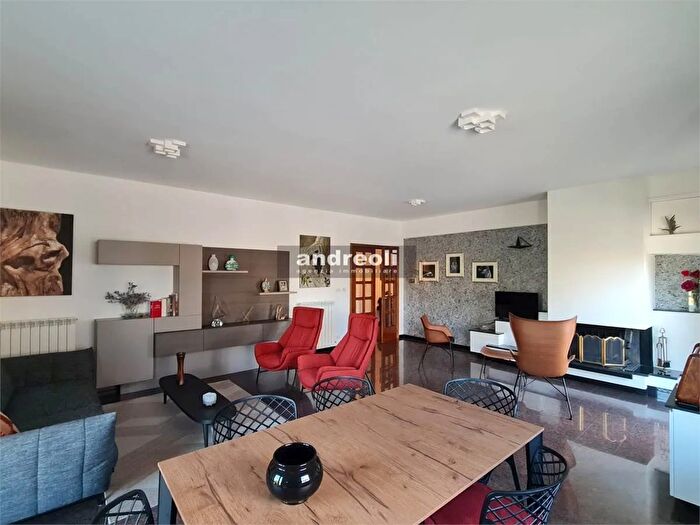 Appartamento con 9 locali in vendita in Cupramontana