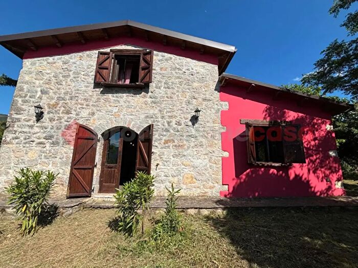 Casa trilocale in vendita in Contrada Colle Urbano Snc, Monteroduni