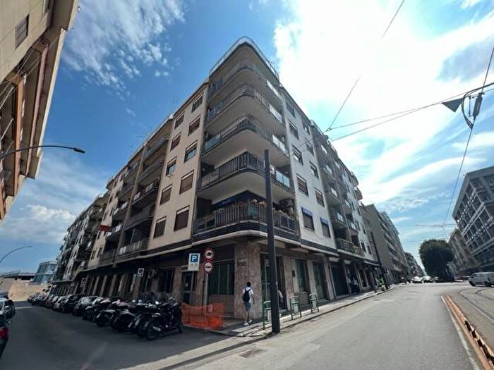 Appartamento trilocale in affitto in Via Giuseppe La Farina, La Farina Stazione, Messina