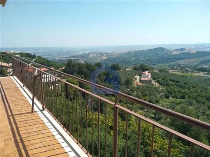 Appartamento quadrilocale in vendita in Archi