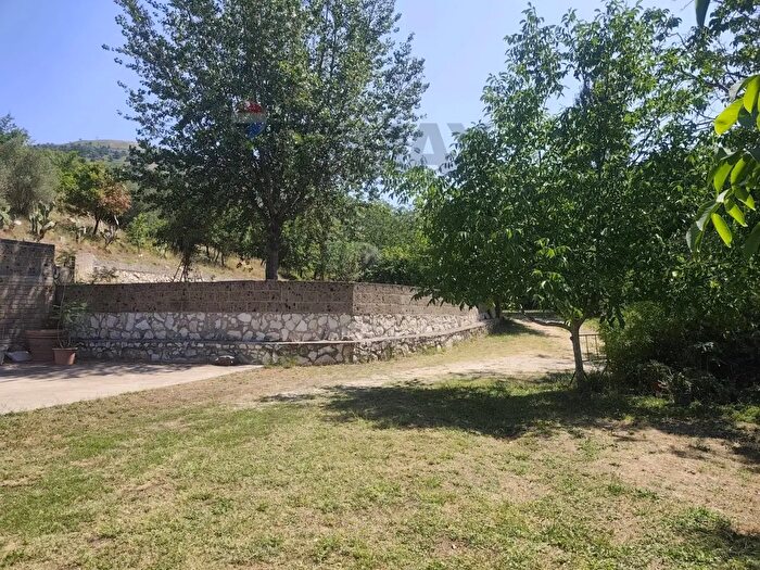 Casa con 14 locali in vendita in Via Igli, Arienzo