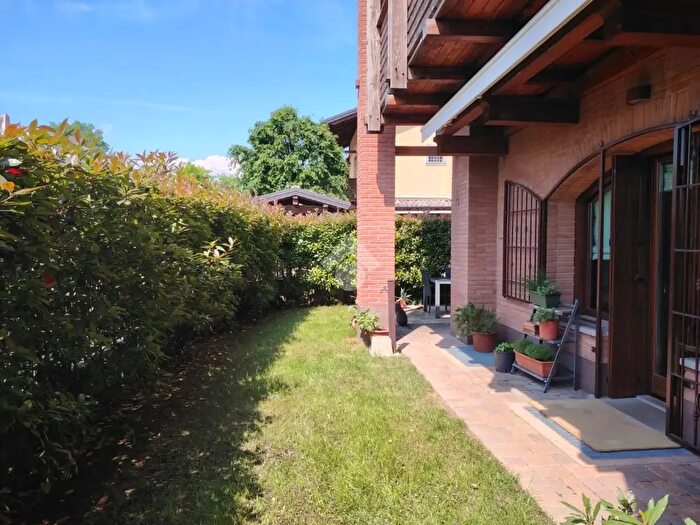 Appartamento trilocale in vendita in Via Albano SantAlessandro, Brusaporto