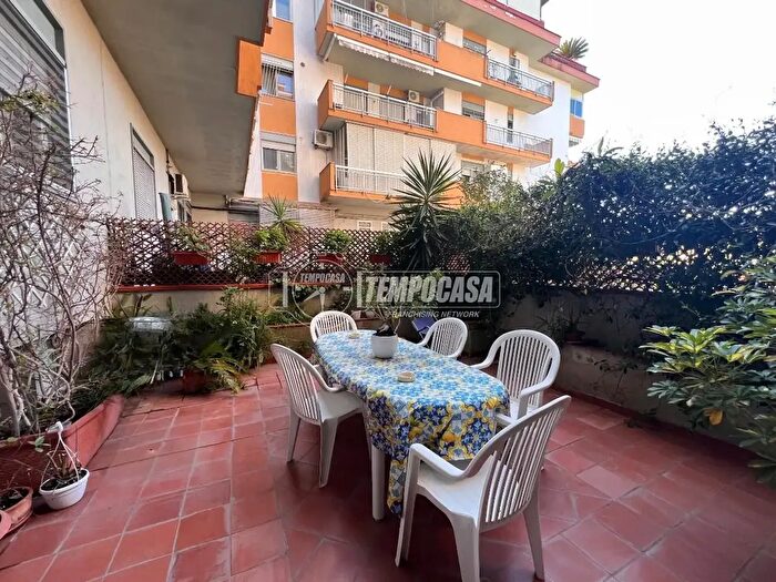 Appartamento quadrilocale in vendita in Via Nuova San Rocco Topazio, Napoli