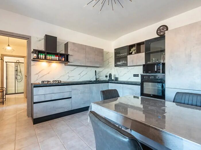 Appartamento trilocale in affitto in Vico II Santa Barbara Capoterr, Capoterra