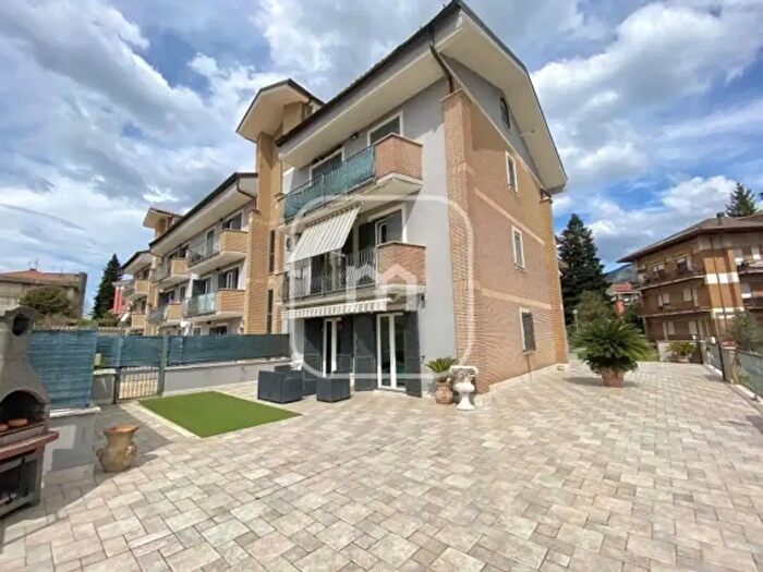 Appartamento quadrilocale in vendita in Viale Pio XII, Cave