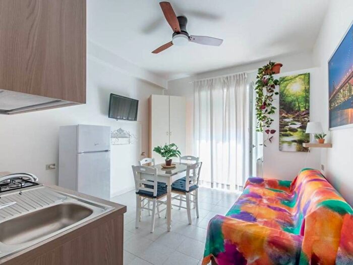 Appartamento trilocale in affitto in via Parri, Centro, Follonica