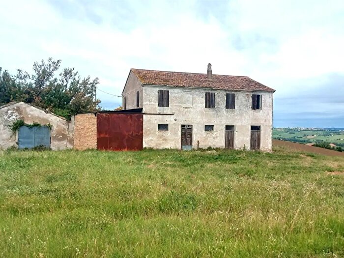 Casa con 10 locali in vendita in Via Monte Bugaro, San Costanzo