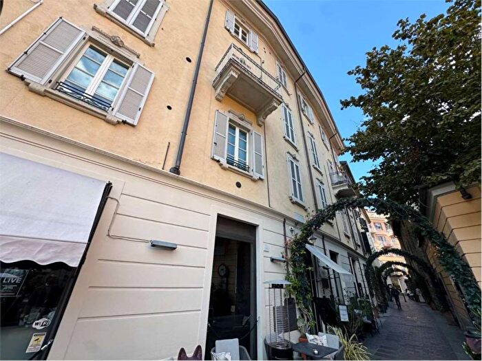 Appartamento trilocale in affitto in piazza mazzini, Centro Storico, Como