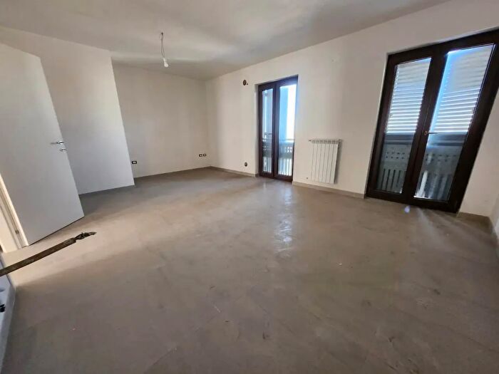 Appartamento trilocale in vendita in Via Partigiani Caduti, Grottaglie