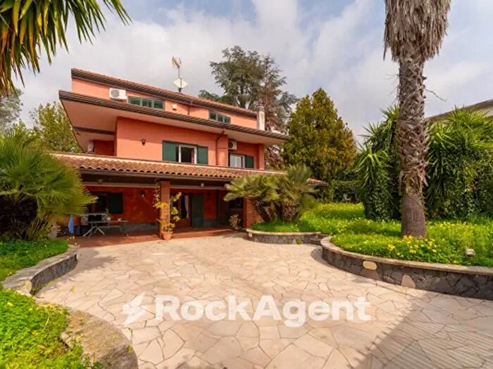 Casa con 6 locali in vendita in Via Pietro Maroncelli, Trecastagni