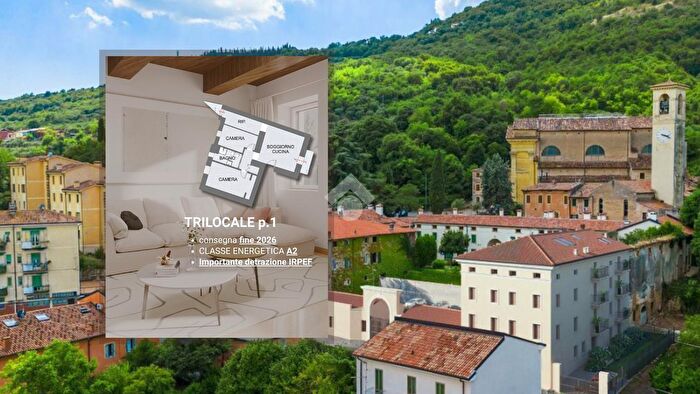 Appartamento trilocale in vendita in Via Clocego, Verona