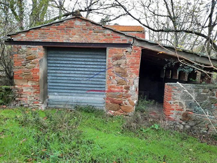 Casa con 10 locali in vendita in Monte San Savino