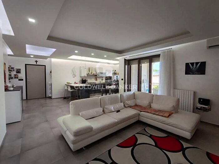 Appartamento con 5 locali in vendita in Via Materdomini, Brindisi
