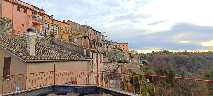 Casa con 6 locali in vendita in Tarano, Tarano