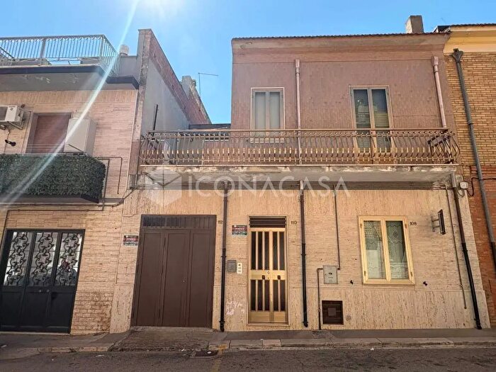 Casa con 6 locali in vendita in Via Podgora, Torremaggiore