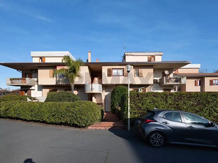 Appartamento con 7 locali in vendita in Via Passo Gravina, Catania