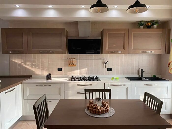 Casa con 5 locali in vendita in Arre