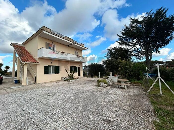 Appartamento trilocale in affitto in Via dei Rutuli, Aprilia