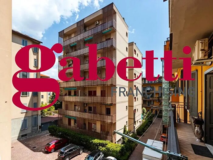 Appartamento trilocale in vendita in Via Grivola, Milano
