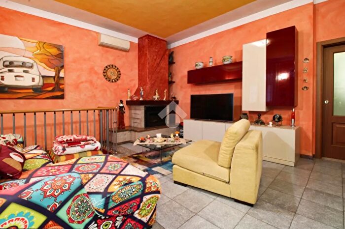 Casa con 6 locali in vendita in Via Pavia, Bressana Bottarone