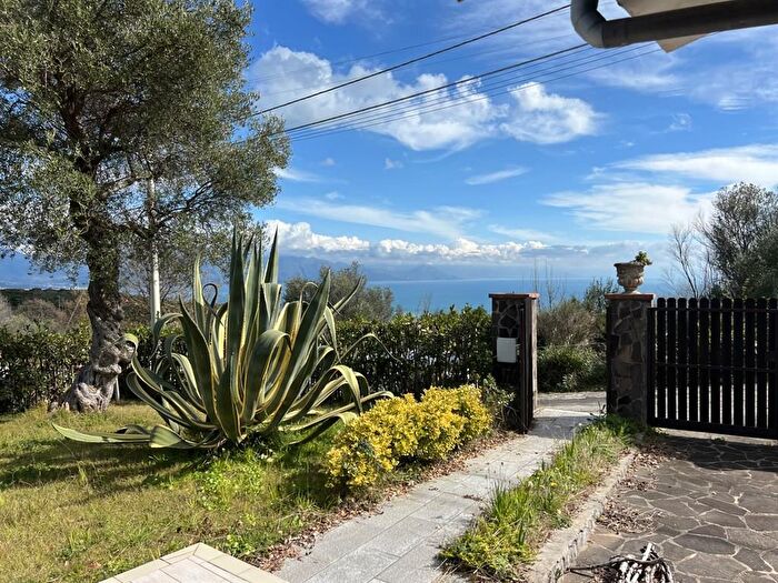 Casa quadrilocale in vendita in San Giovanni A Piro