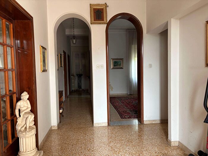 Casa con 12 locali in vendita in Ponte a Moriano, Lucca