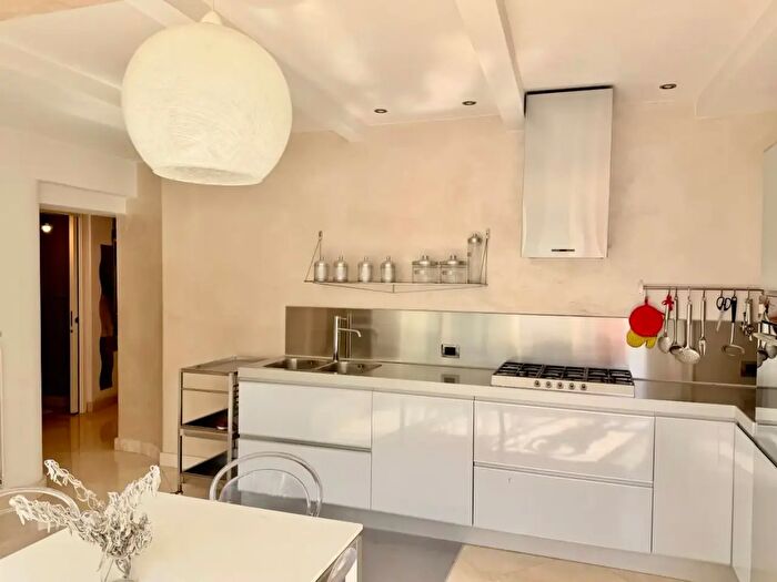 Casa con 5 locali in vendita in Massa