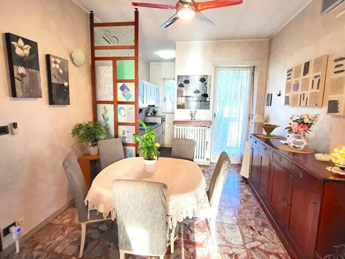 Appartamento trilocale in vendita in Strada di Settimo, Torino
