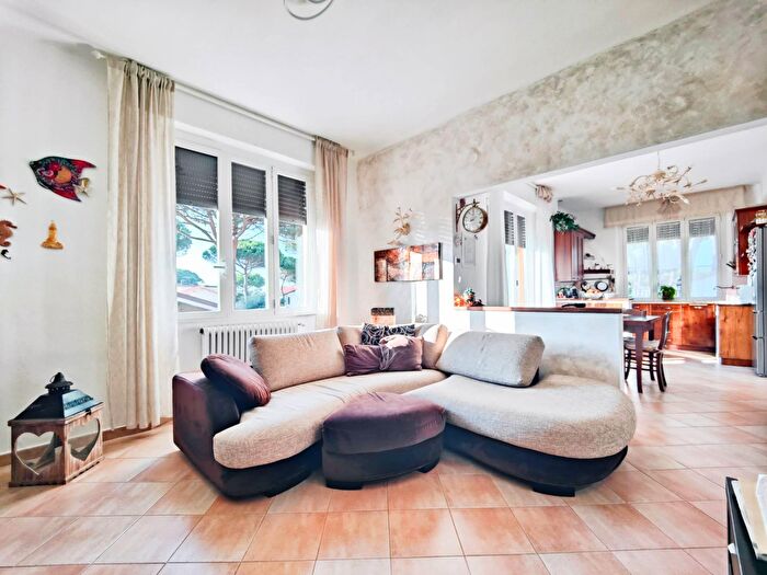 Appartamento con 5 locali in vendita in Via delle Agavi, Pisa