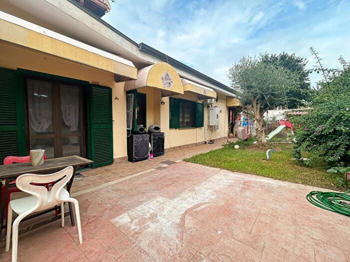 Casa trilocale in vendita in Via Metauro, Ardea