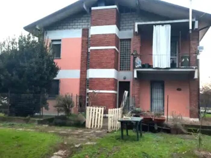 Casa quadrilocale in vendita in Dello